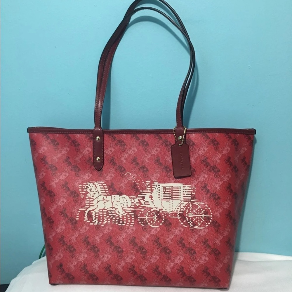 🆕Coach reversible tote with Horse and Carriage
